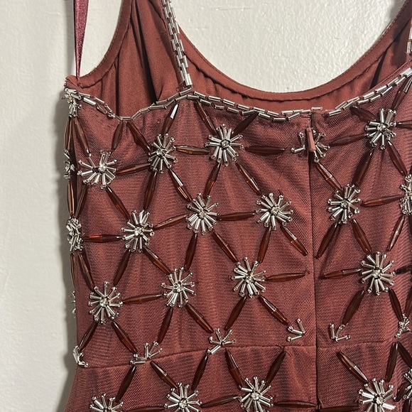 MAC DUGGAL
BEADED MESH MINI DRESS - Picture 12 of 12